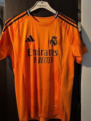 bellingham tröja borta  - Real madrids bortatröja, Bellingham nr 5, nyskick, priset kan diskuteras 