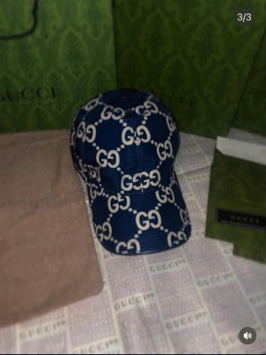 GG keps  - Jättefin keps med den mörkblå färg allt omkring den följer med oanvänd 