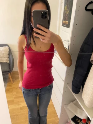 Rosa ribbad linnetopp - Söt rosa/röd topp, fint skick o stl S.  💕Skriv om du har frågor , kolla min profil för annat snyggt