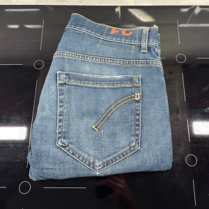 Dondup George - Dondup George jeans i mycket fint skick | Väldigt snygg tvätt | Storlek W31, fråga om mått vid osäkerhet | Hör av dig vid frågor eller funderingar!