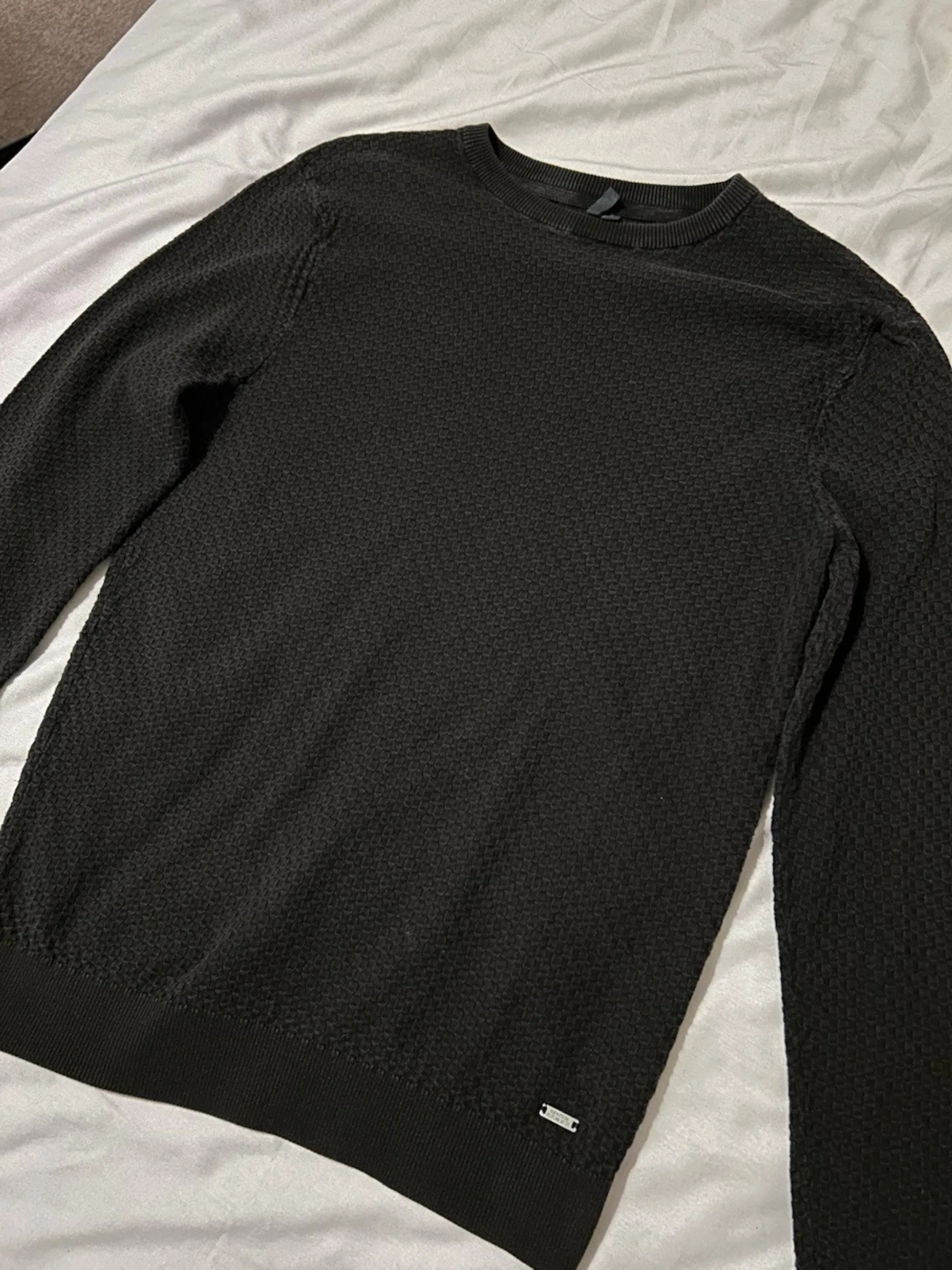 Svart stickad tröja med struktur