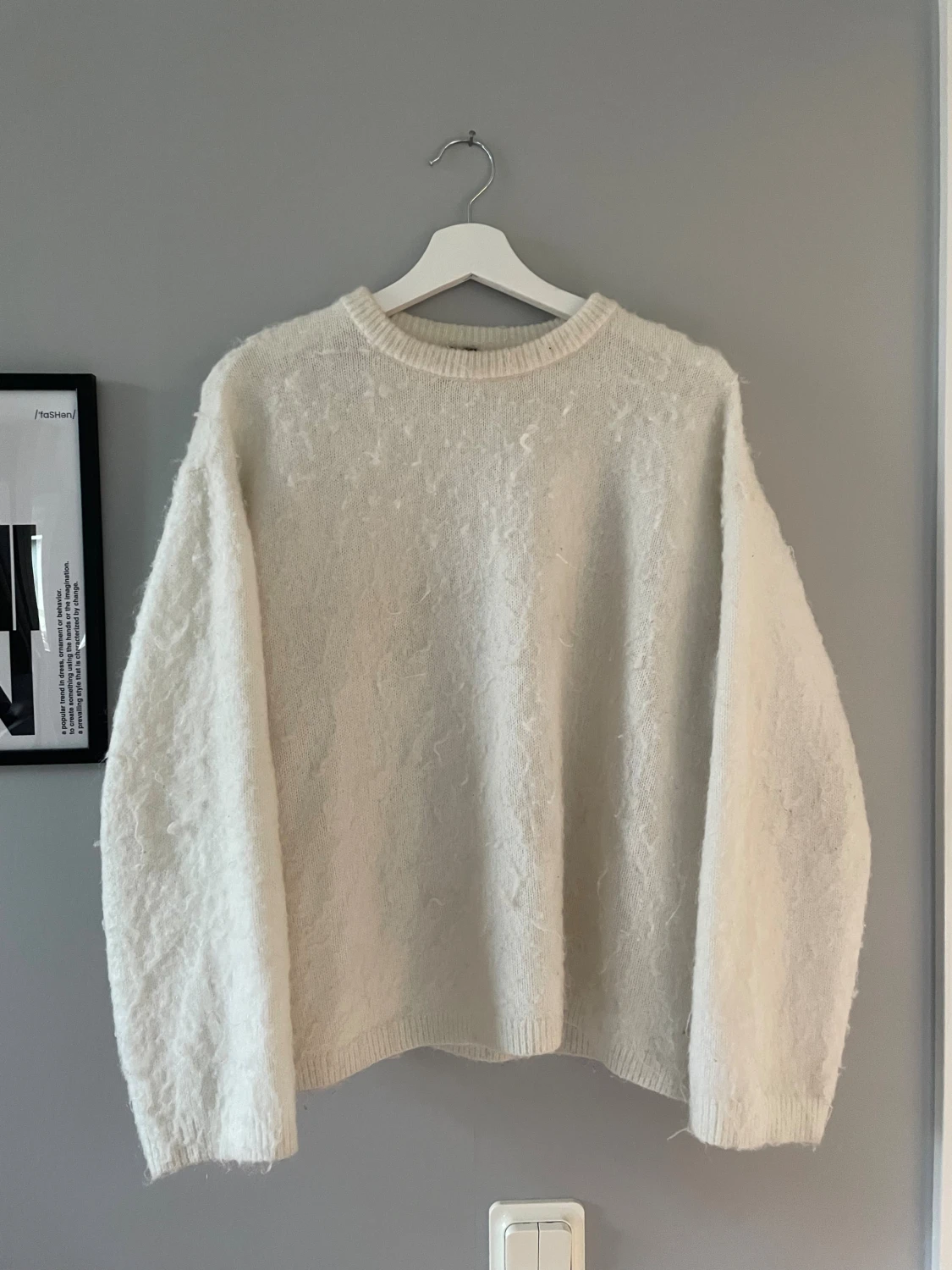 Vit fluffig stickad tröja - 1