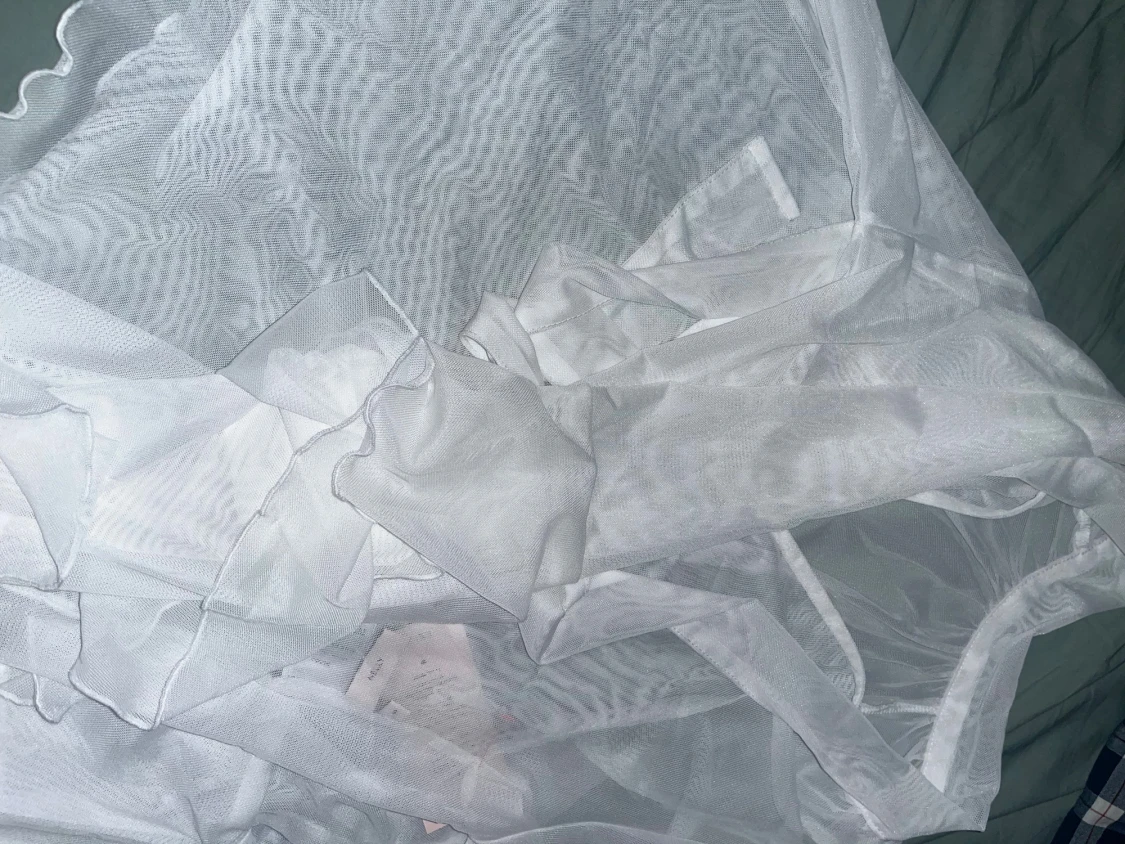 Vit mesh kortklänning med volang - 1