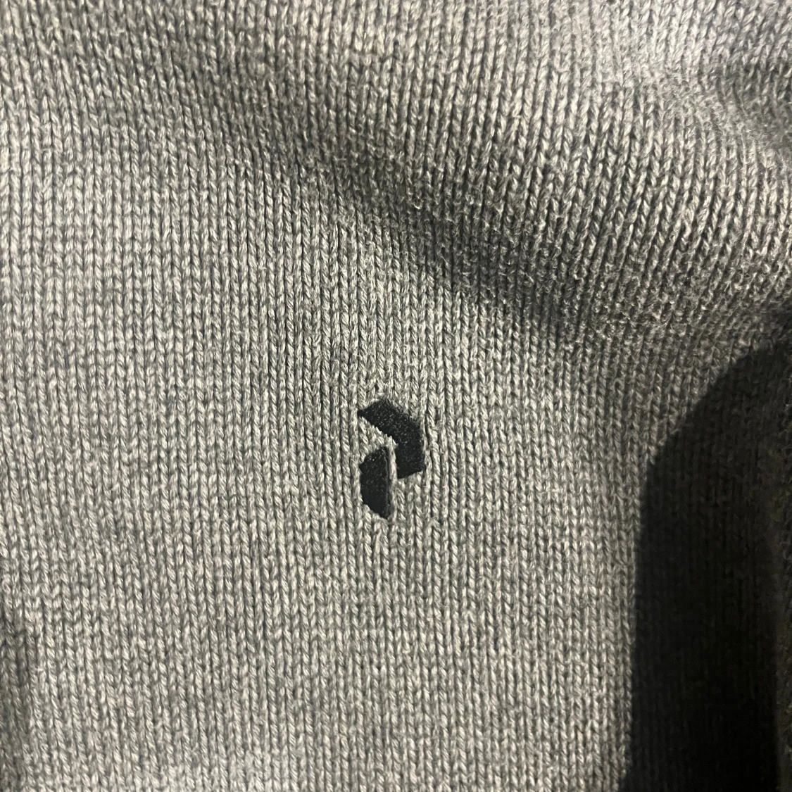 Grå stickad half zip Peak Performance - 3