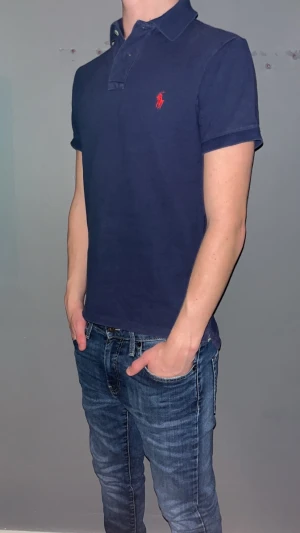 Ralph Lauren piké  - Raffe piké - Storlek: S - Mycket bra skick - Nypris: 1699kr - Mitt pris: 199kr - hör av dig vid funderingar 💫