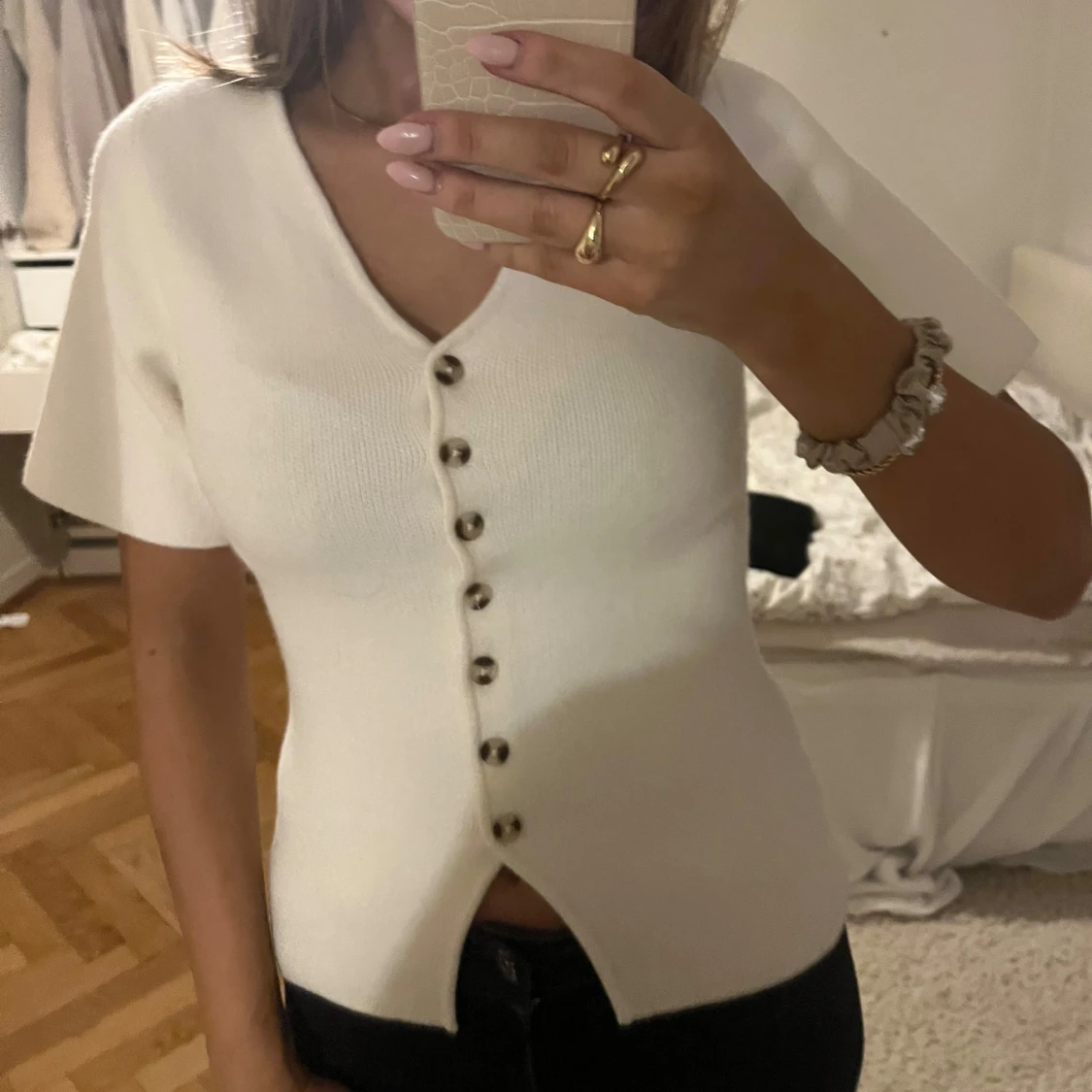 Vit blus med knappar - 1