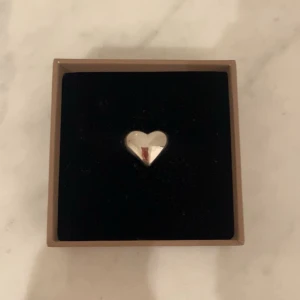 Hjärtformad ring  - Silvrig hjärtformad ring!❣️