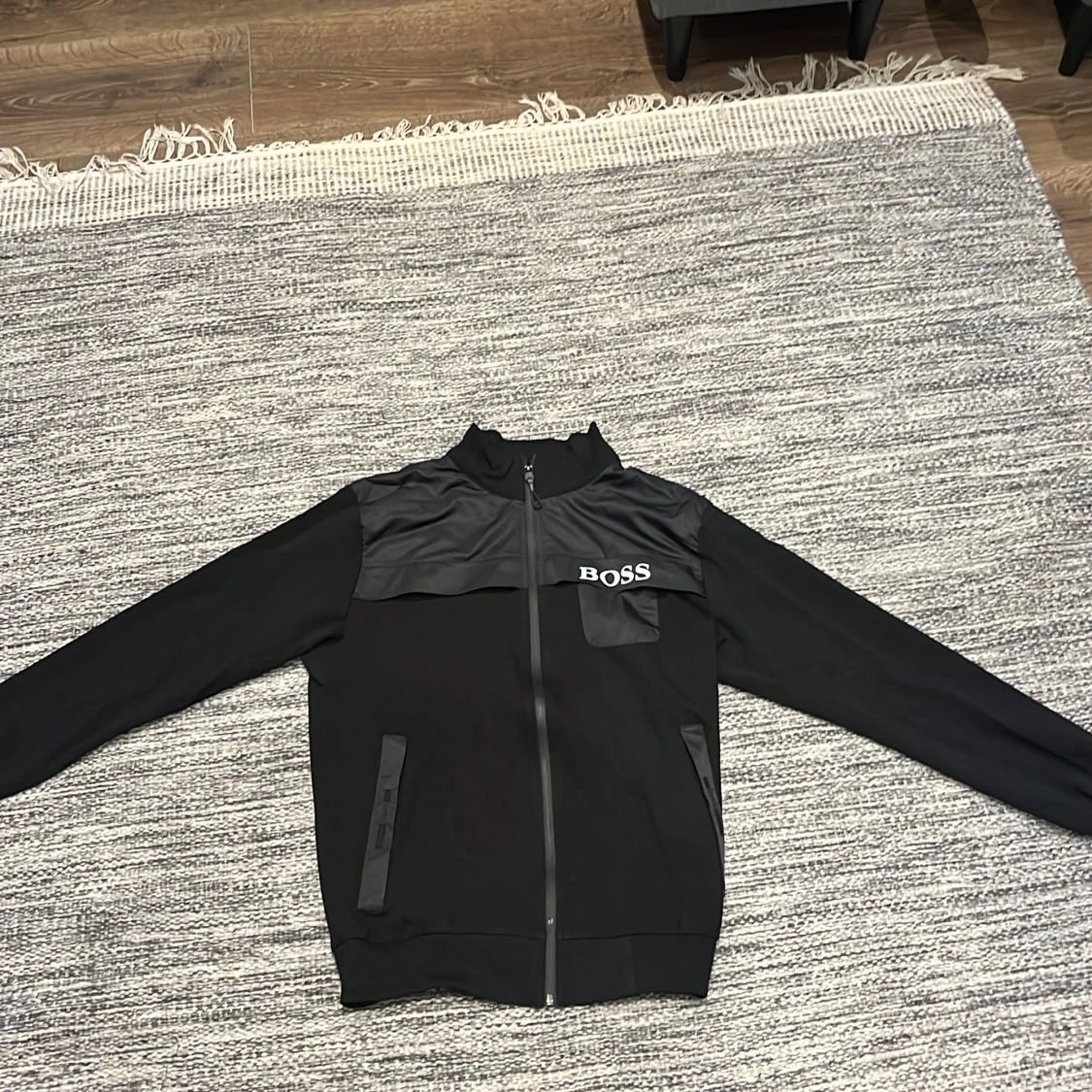 Svart kofta från Hugo boss, storlek M