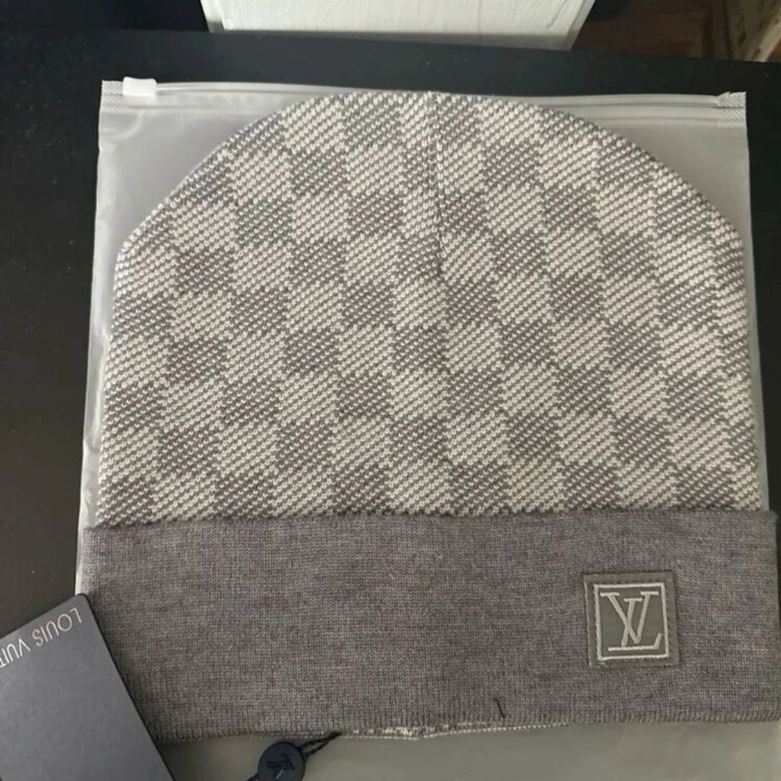 Grå rutig mössa  - 2