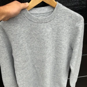 Kashmir tröja - Ljusgrå Kashmir Crewneck | Storlek M | Använd 1 gång, därför toppskick utan defekter | Hör av vid frågor🌟