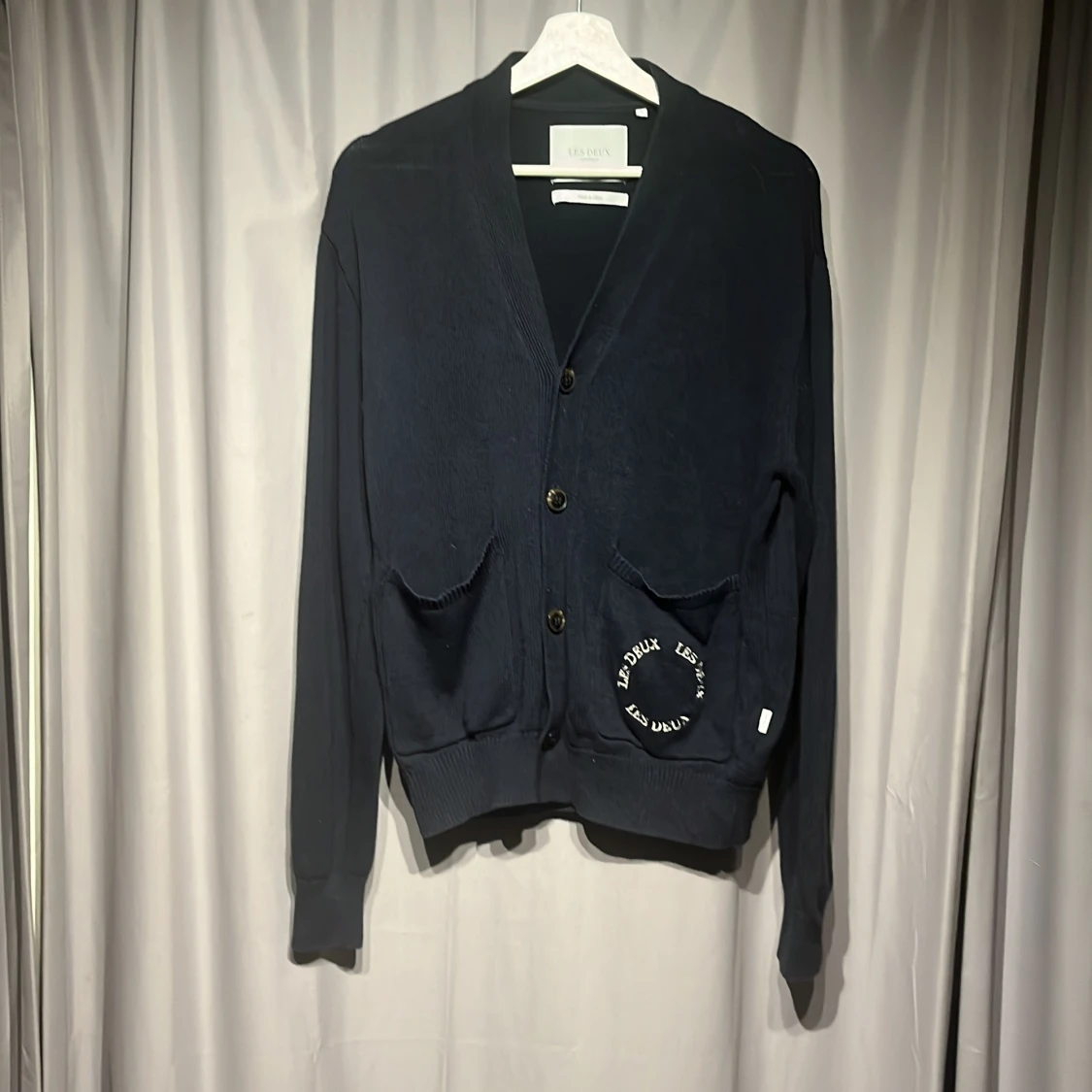 Mörkblå kofta från Les Deux