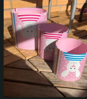 Tre förvaring korgar  - Dekoration eller förvaring fina på utsidan men har märken på insidan av färgpennor 