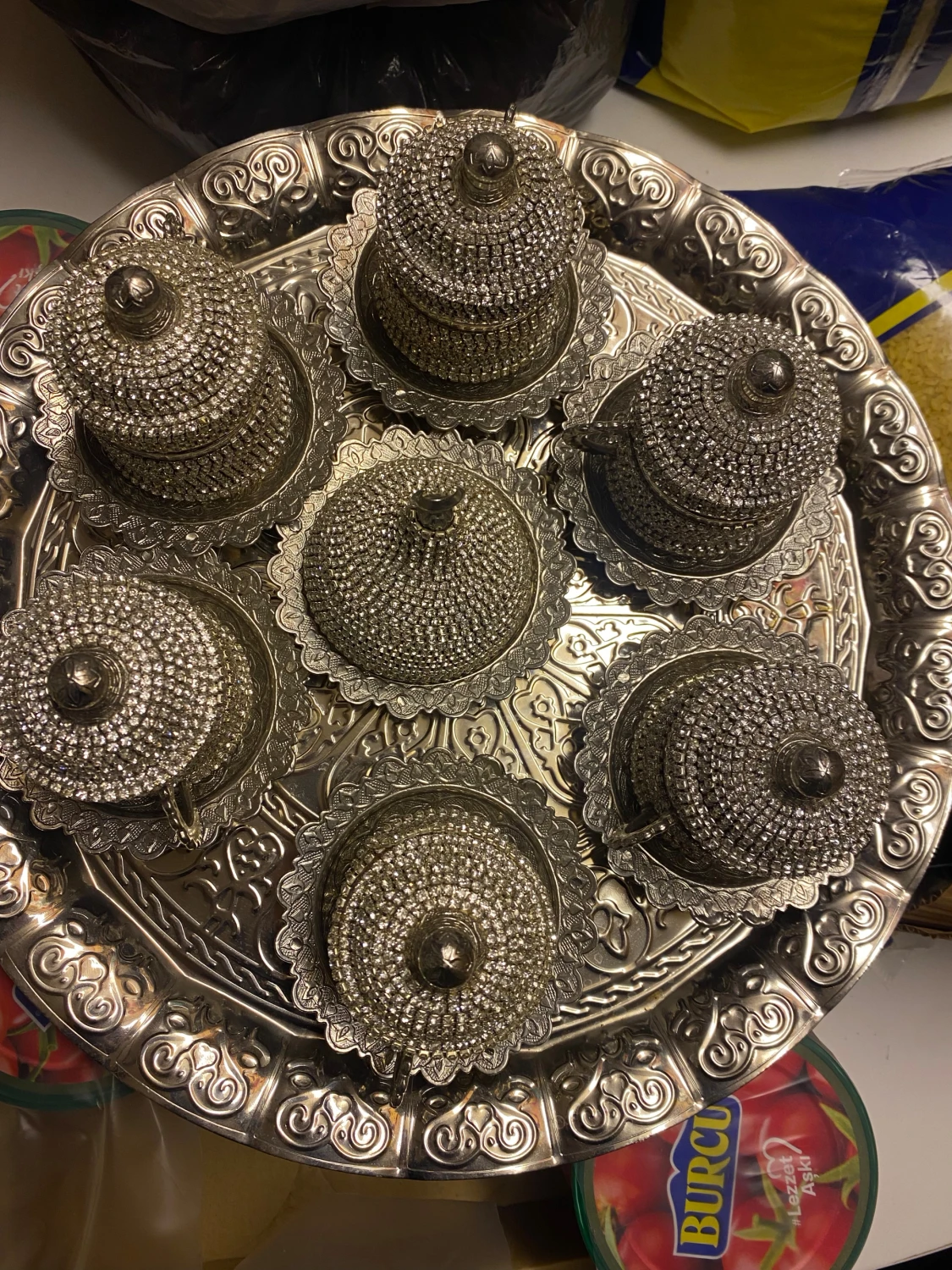 Lyxigt turkiskt kaffekoppsset med bricka