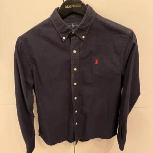 Ralph lauren skjorta  - Riktigt fet Ralph lauren skjorta som jag tyvärr växt ur! Inga defekter eller liknande