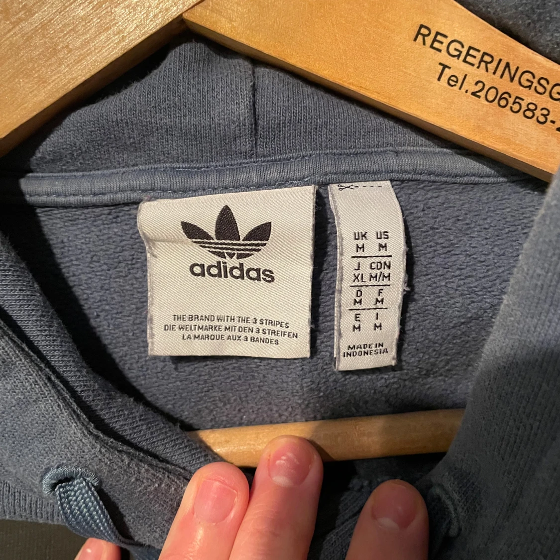 Blå Adidas hoodie med svarta chackrutor - 2