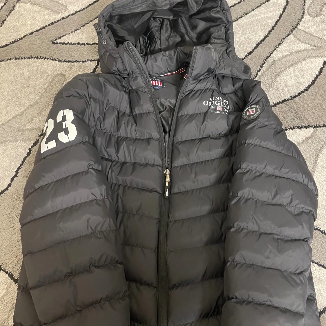 Svart pufferjacka från Vinson