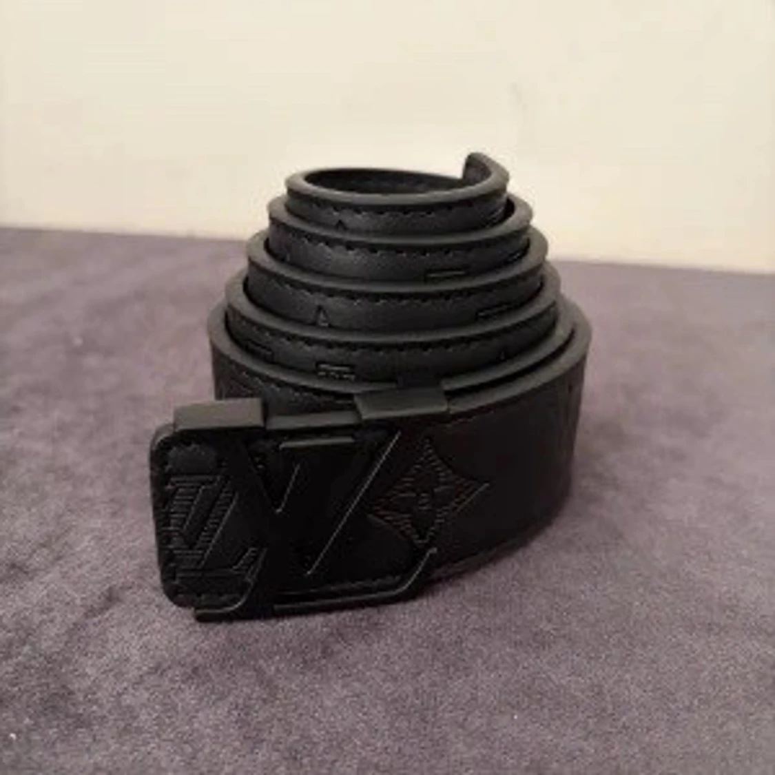 Svart Lou** Vui**** skärp i skinn - 2