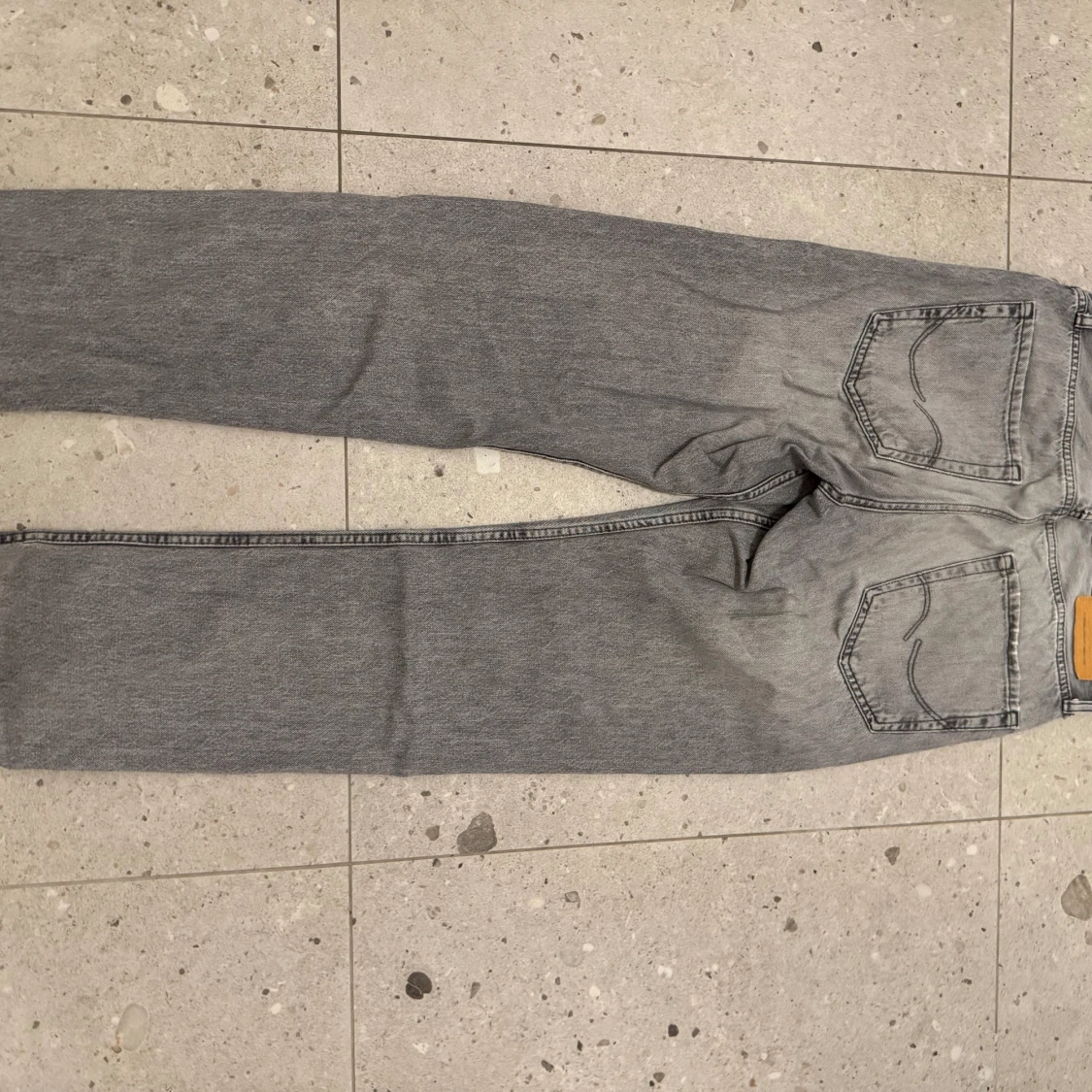 Grå jeans från Jack & Jones - 2