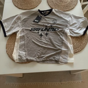 Oversized T-shirt - Säljer eftersom den var för stor för mig 