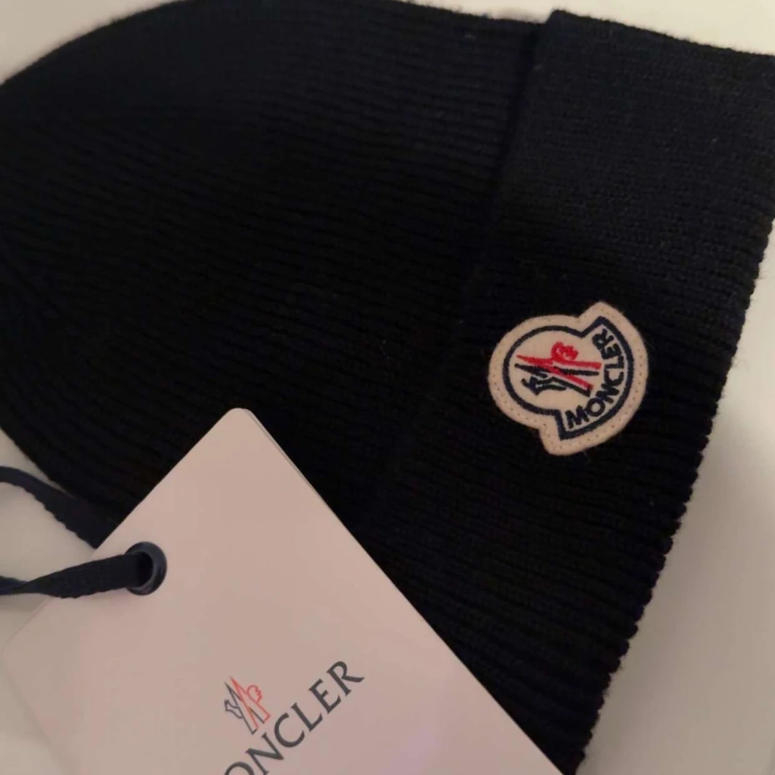 Moncler mössa