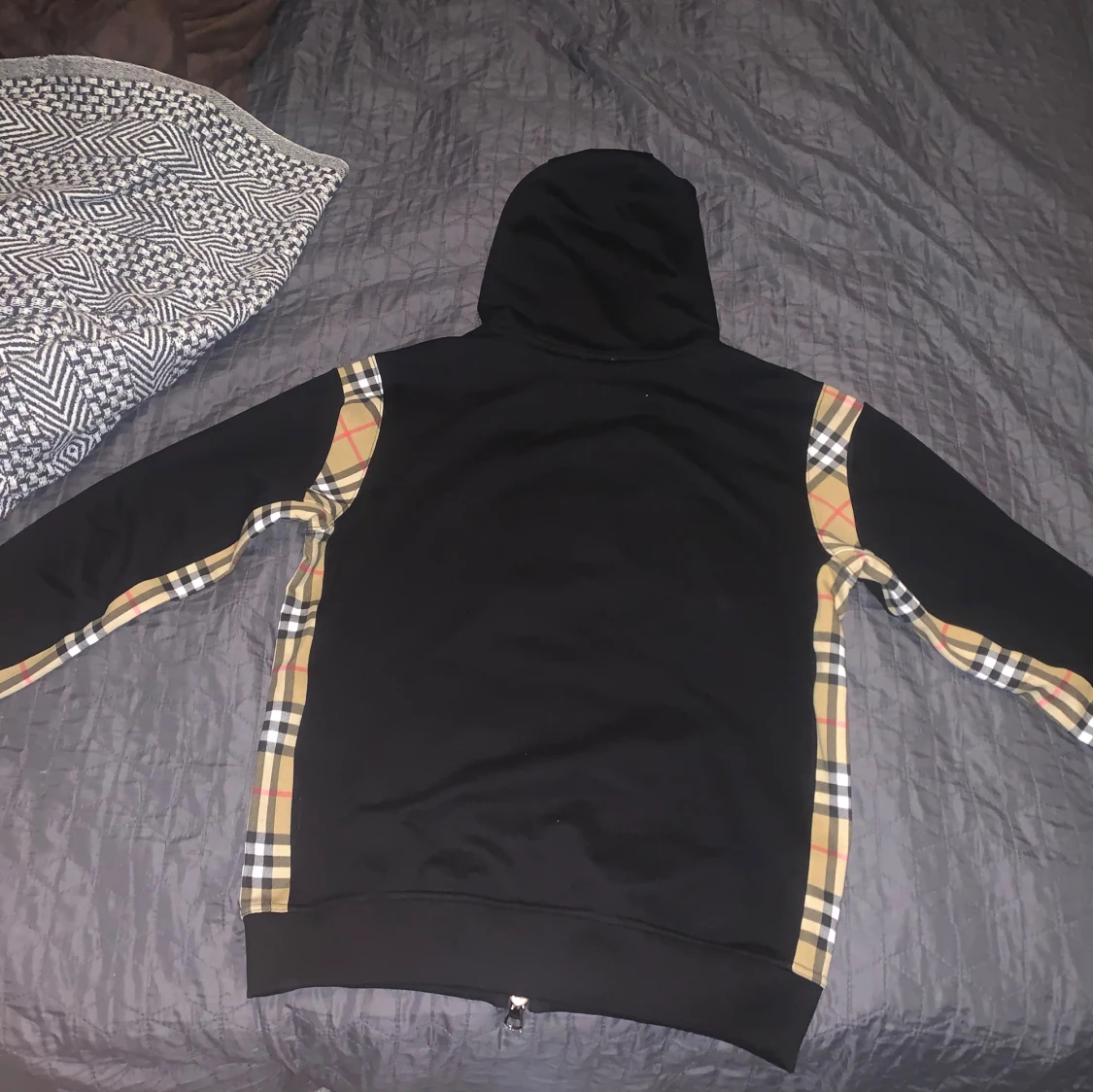 Svart Burberry hoodie med rutiga detaljer - 3