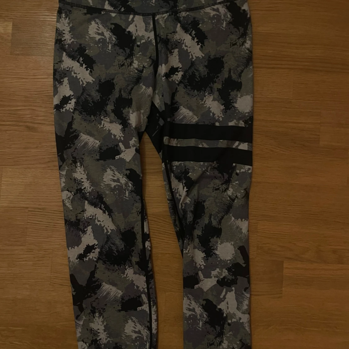 Camo leggings från Stronger - 1