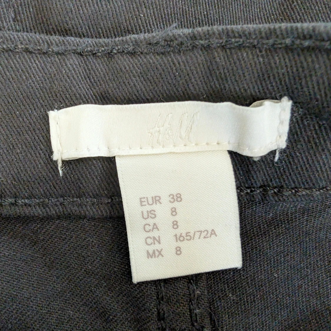 Svarta shorts från H&M, strl 38 - 2