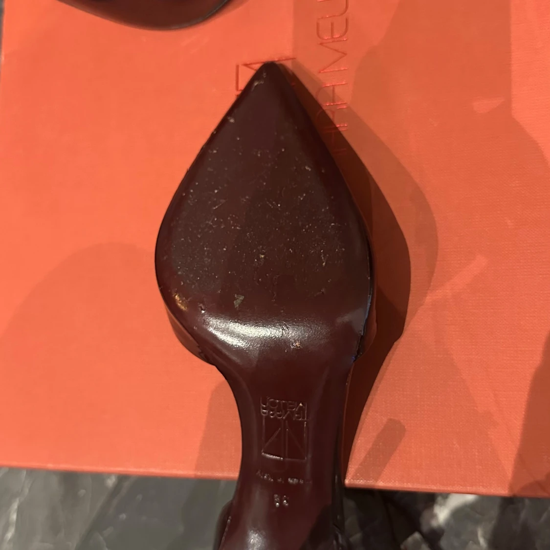 Vinröda pumps från Tamara Mellon - 2