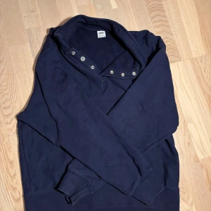 Mörkblå långärmad tröja från Zara - Mörkblå långärmad tröja från Zara, snabb vid köp, skriv om du har frågor