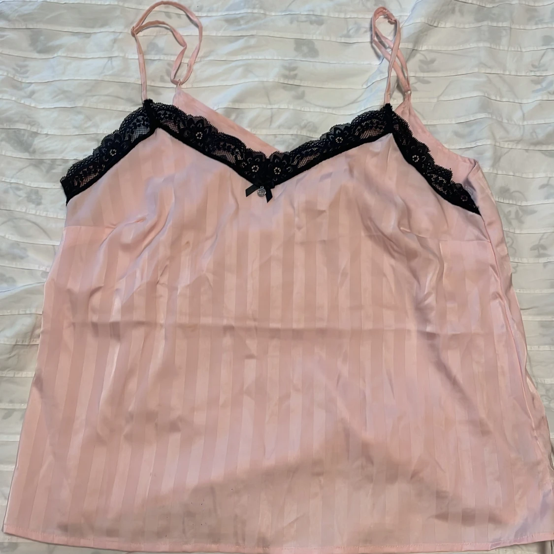 Rosa silk pyjamas set med svart spets - 2