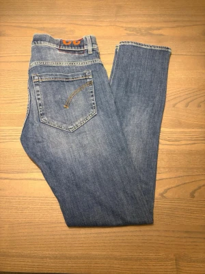 Dondup George jeans  - Dondup George jeans skick 9/10 storlek w32 modell George som är den populäraste modellen 