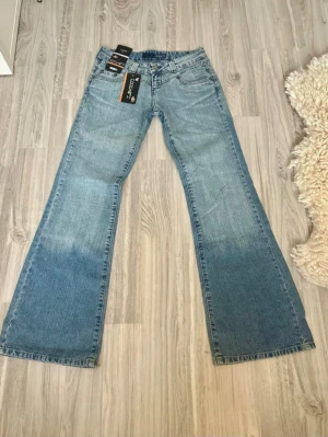 Lågmidjade Crocker jeans - Helt nya, w29 men skulle säga att de är som en s ca. 