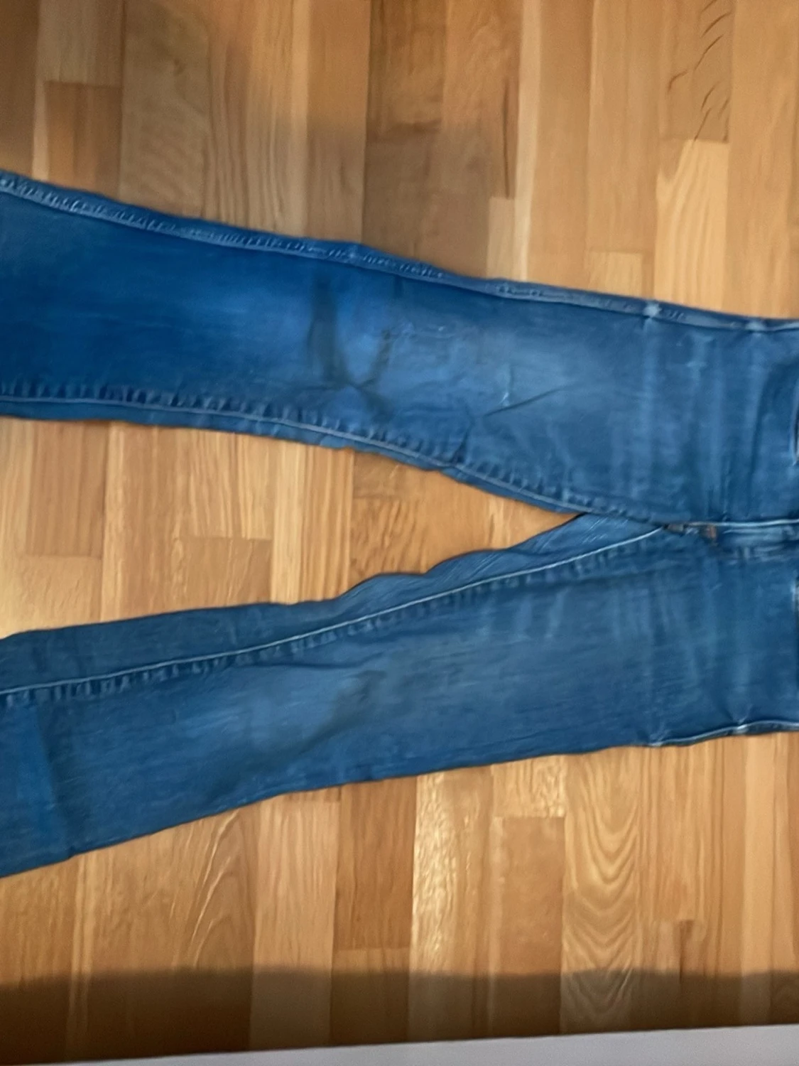 Blå bootcut jeans i klassisk modell