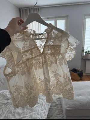 Blus GinaTricot  - Använd enstaka gång så skicket är som nytt 🌸