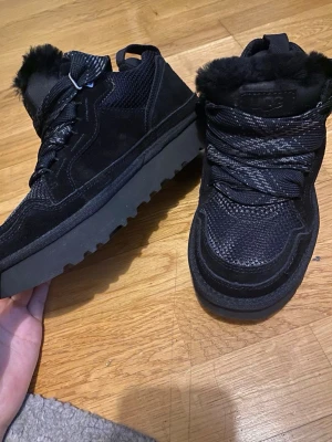 uggs lowmel - säljer dessa fina uggs i strlk 39. gott skick och väl använda!