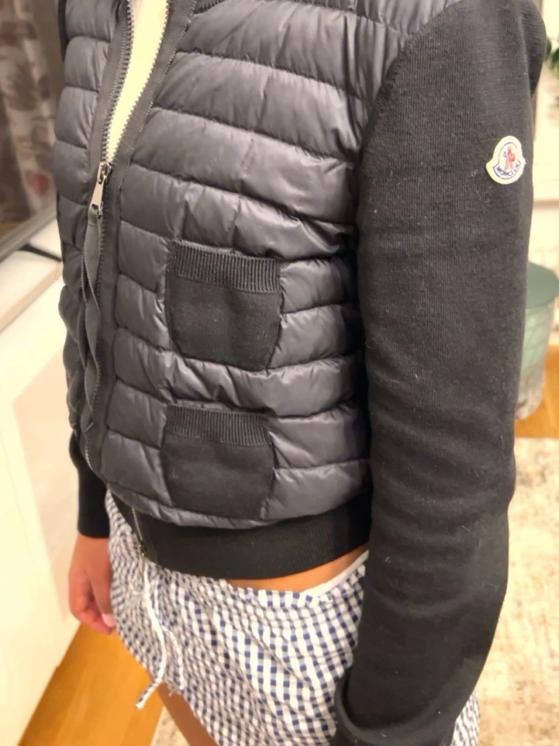 Svart croppad dunjacka med dragkedja - 2