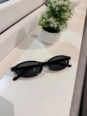 Svarta solglasögon - Helt nya aldrig använda.