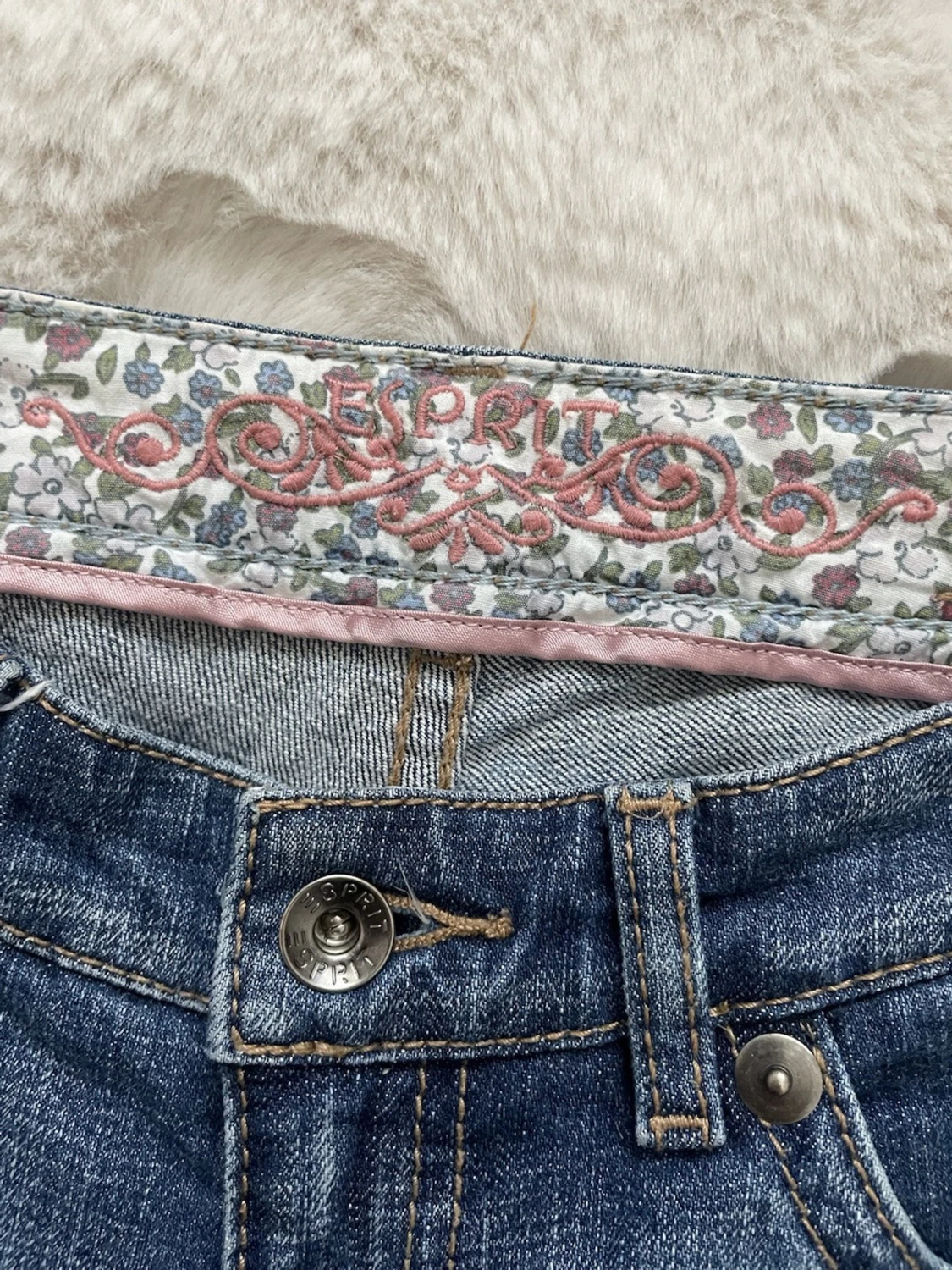 Blå bootcut jeans med broderade fickor - 4