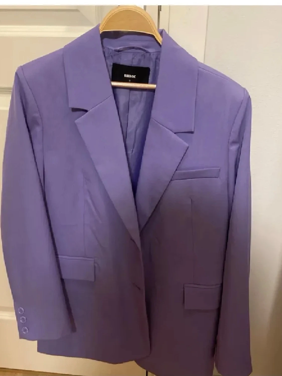 Ljuslila kavaj från Bik Bok