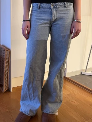 Ljusblåa baggy jeans - Snygga ljusblå bagge jeans från Only!