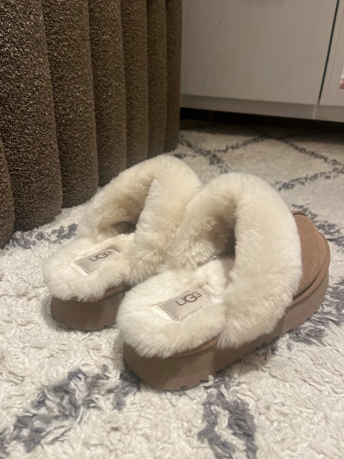 Bruna UGG tofflor med fårull - 1