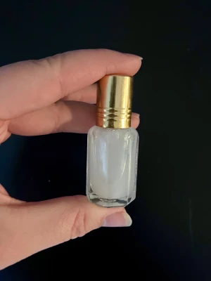 Musc perfume oil - Lite använd. Luktar väldigt fräscht