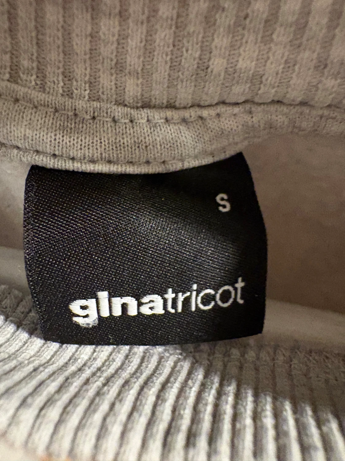 Grå sweatshirt från Gina Tricot - 1