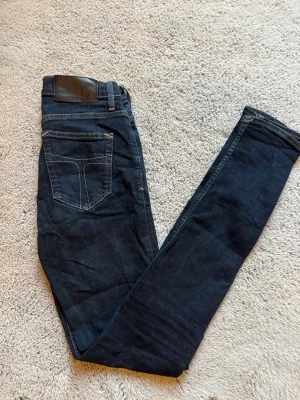 Tiger of sweden jeans  - Snygga mörkblå jeans från tiger of sweden i slim fit modell hör av dig vid intresse✌🏼