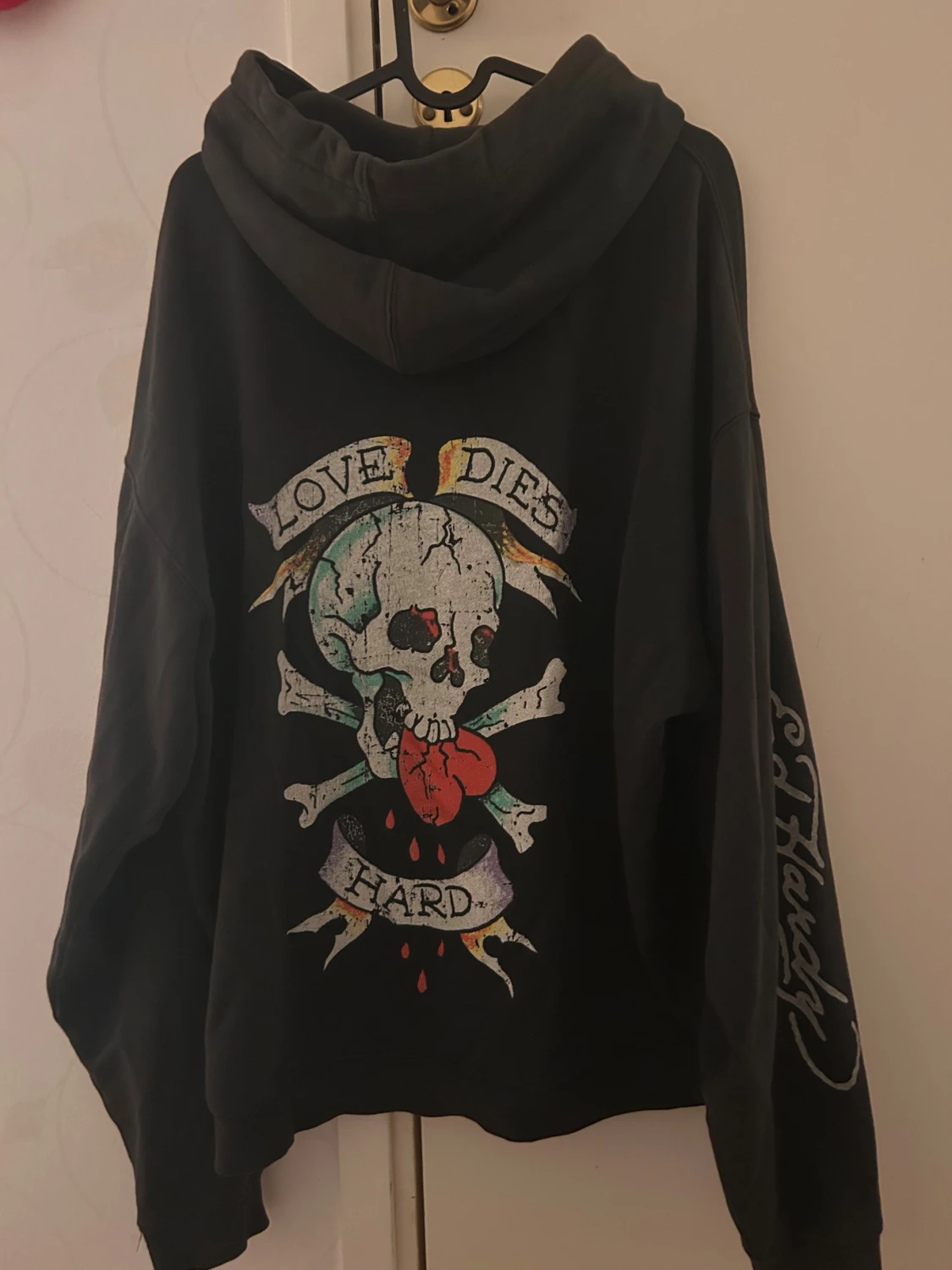 Svart Ed Hardy hoodie med dödskalle