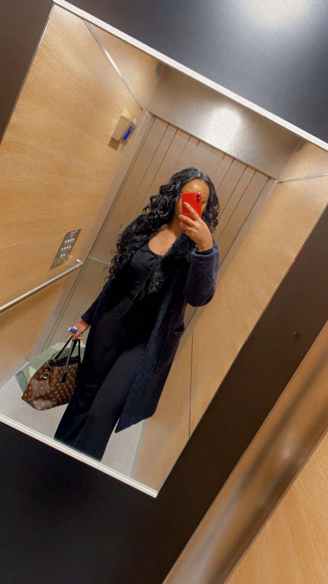 Marinblå kappa, Noisy May