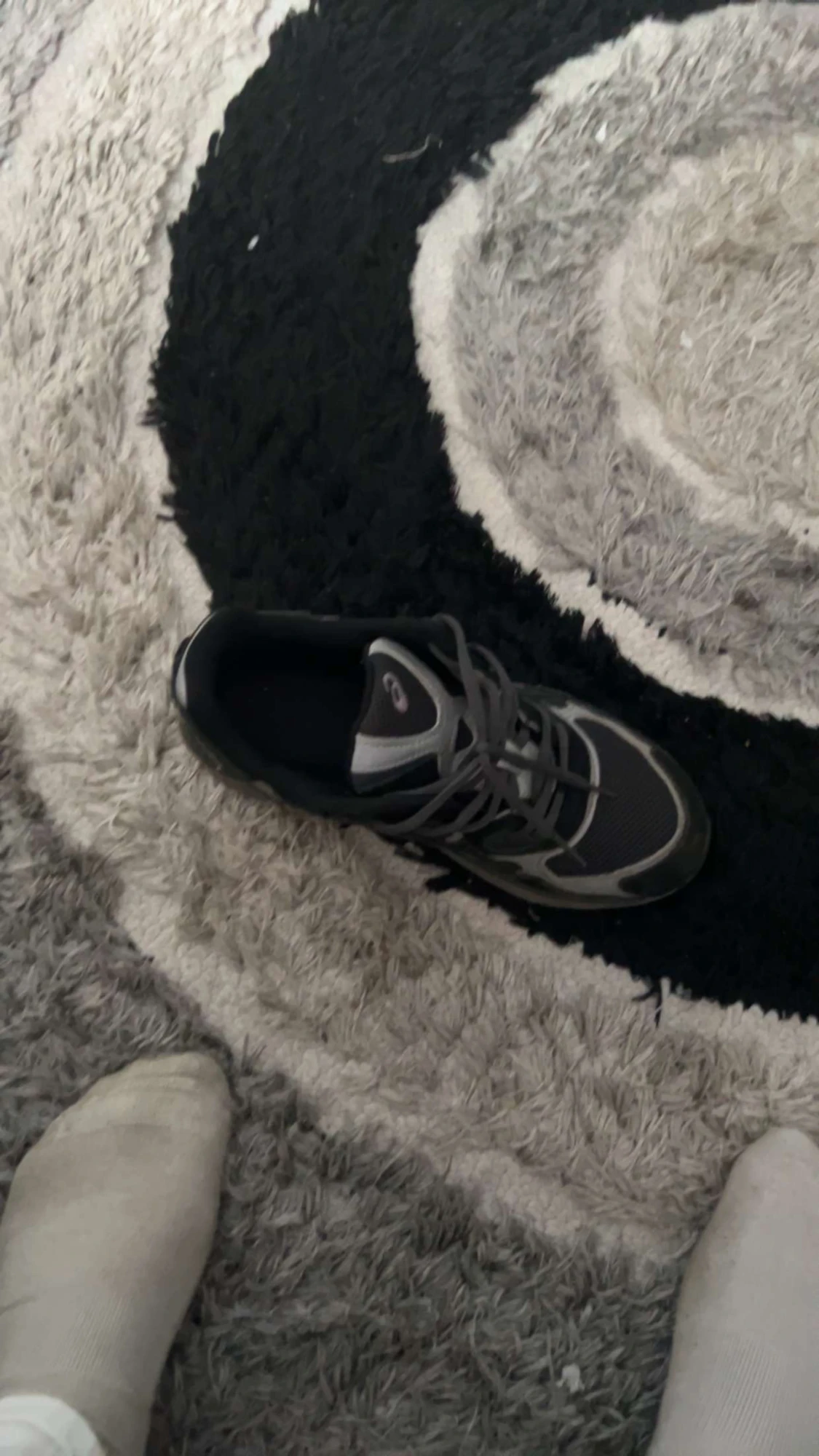 Svarta Asics sneakers strl 40.5