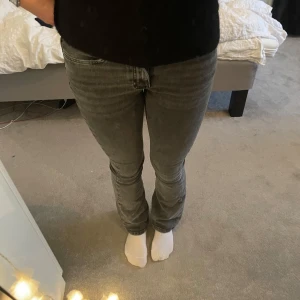 Gina tricot jeans - Supersnygga bootcut jeans som inte kommer till användning längre💗💗är 164cm💓