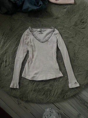 Rosa långärmad tröja! - Säljer en jätte söt ljusrosa topp från Capri collection i storlek S! Passar även XS💗