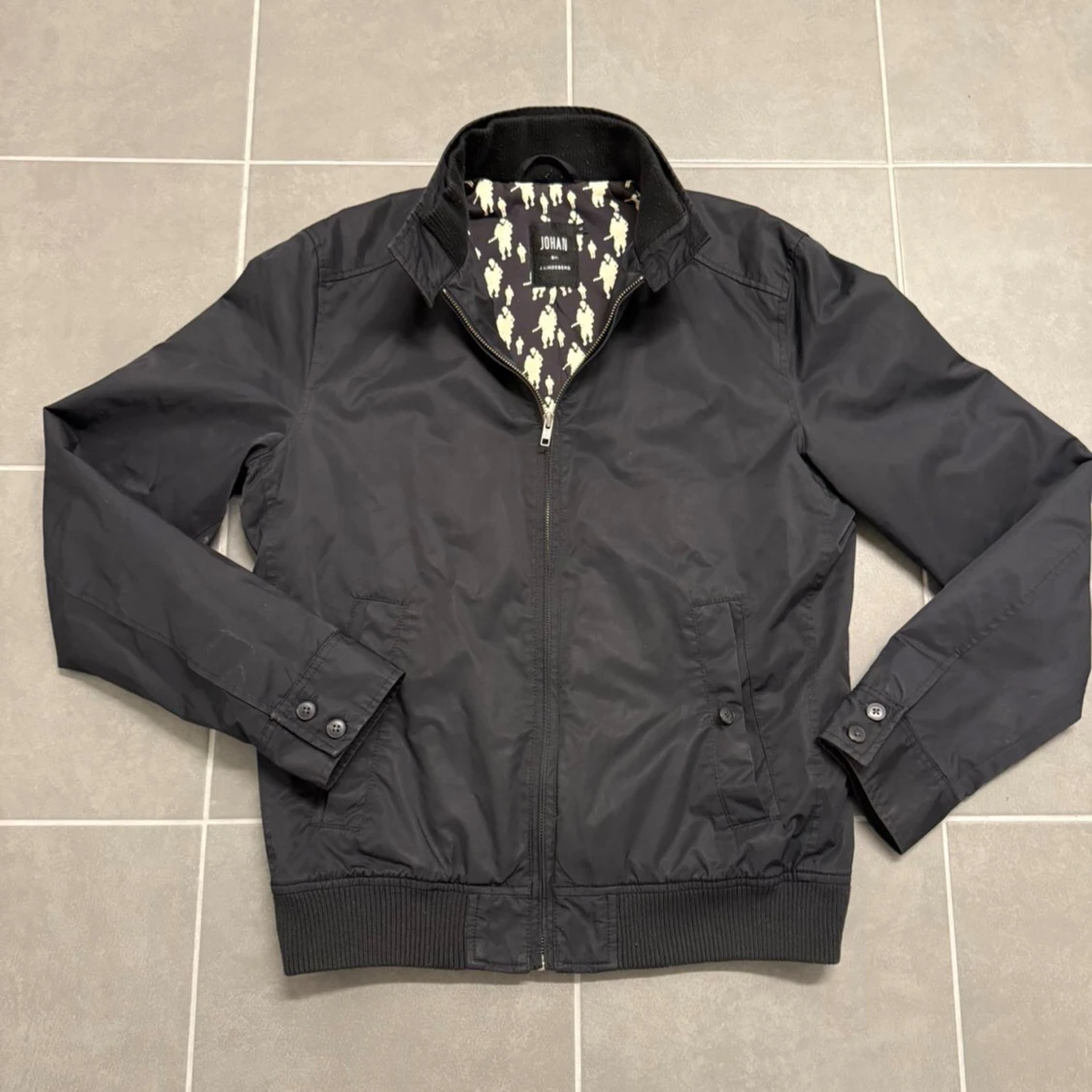 Svart fieldjacka från J.Lindberg